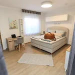 Weinquartier Bad Koesen 65 Qm Kueche Parkplatz Terrasse Weinbergsblick アパート